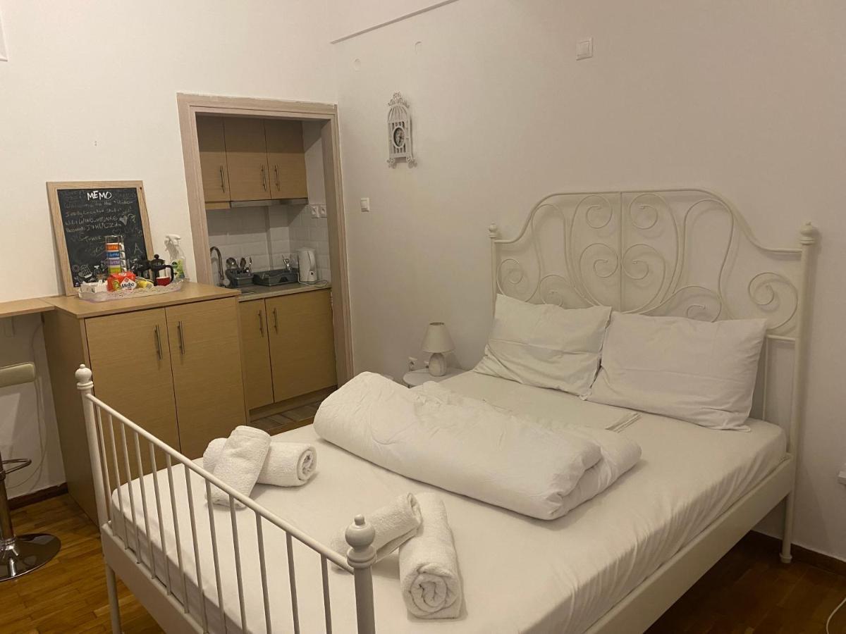 Modern, Ideally Located Studio Apartment Афины Экстерьер фото
