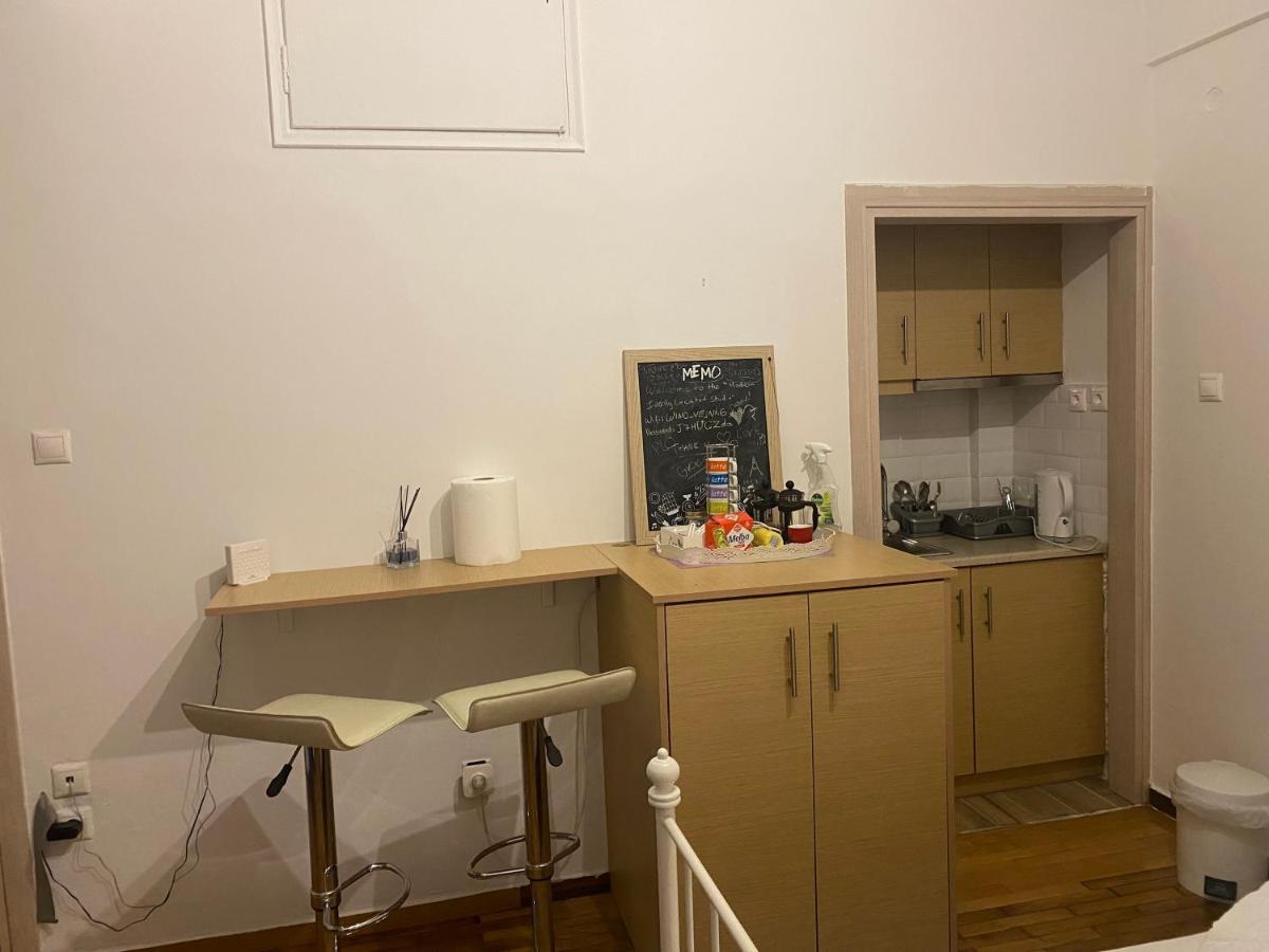 Modern, Ideally Located Studio Apartment Афины Экстерьер фото