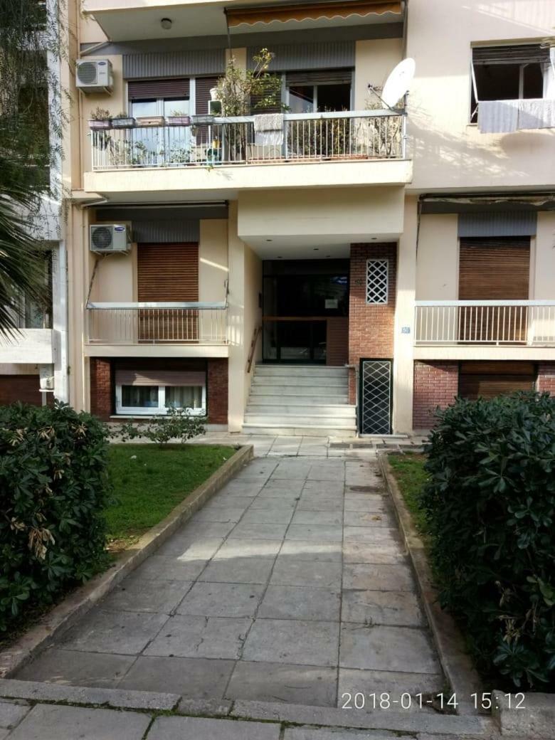 Modern, Ideally Located Studio Apartment Афины Экстерьер фото